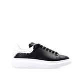 Tênis oversized Alexander McQueen com tachas